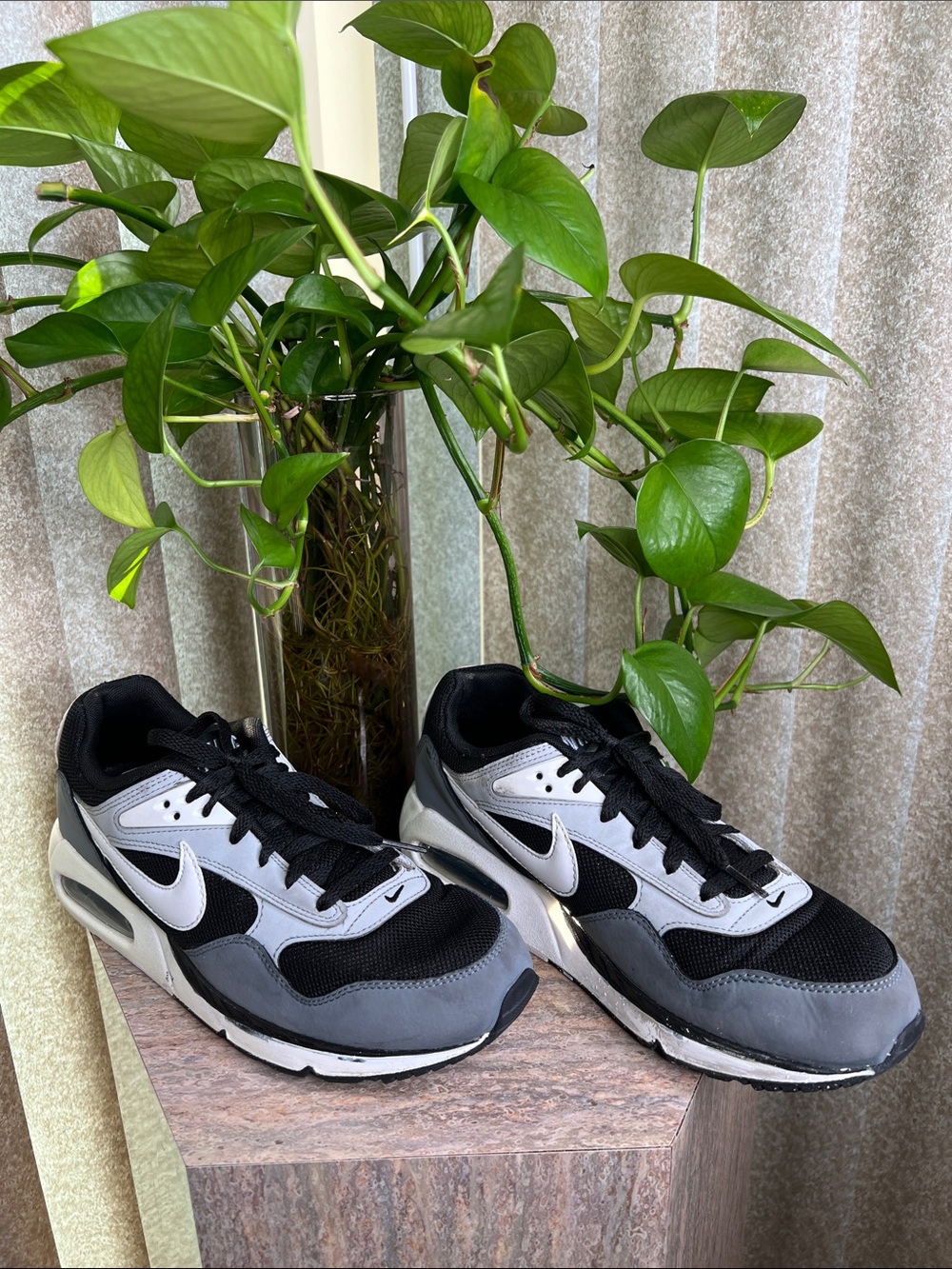 Nike Men’s Black, Gray & White Casual Sneakers